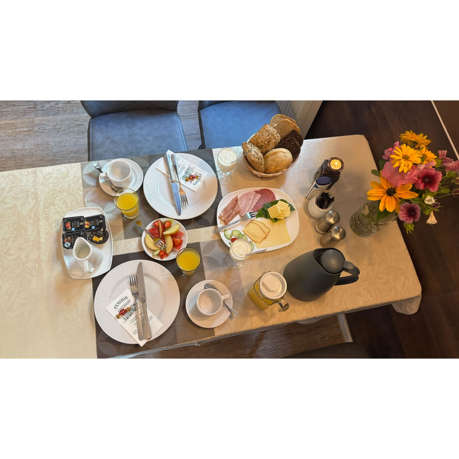 Frühstück in der Pension Chez Fasan